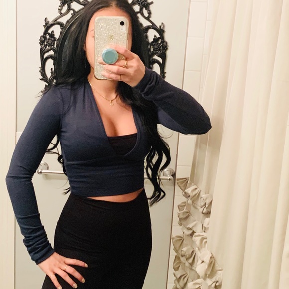 π ARITZIA WILFRED CROP TOP